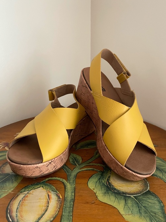 Clarks Shoes - Clarks ‘Stasha Hale’ Yellow Leather Sandals Cross-Strap Cork Wedge Size 7.5 Wide